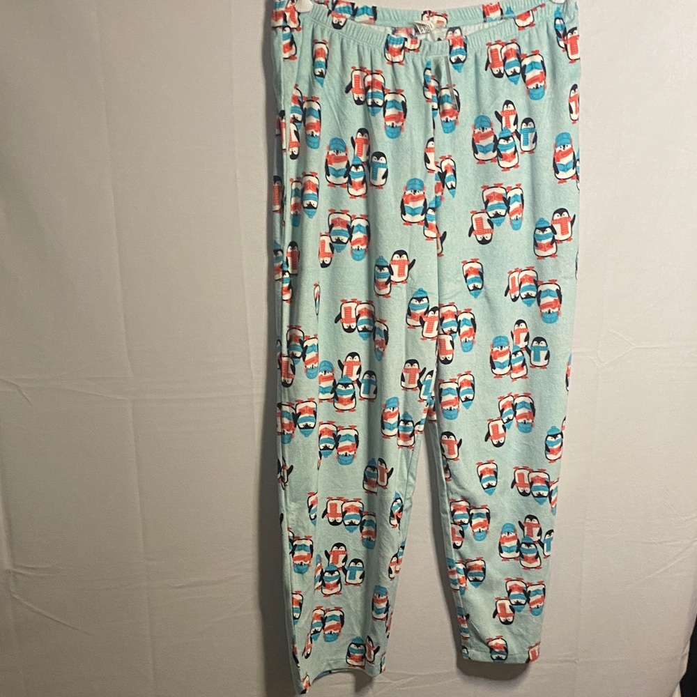HUE Women's Pajama Pants with Penguin Design - nwt
